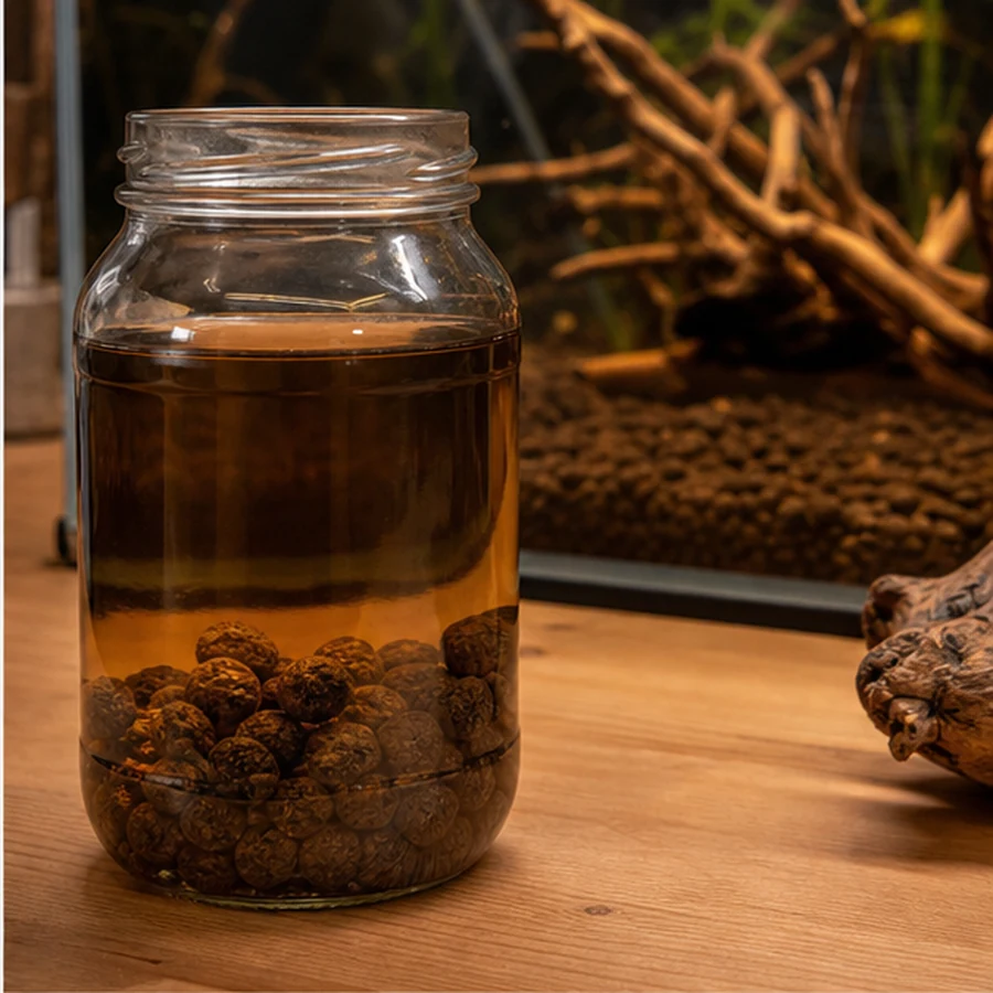 Premium Blackwater Peat Balls illustrative product-world scene: Amber preparation view